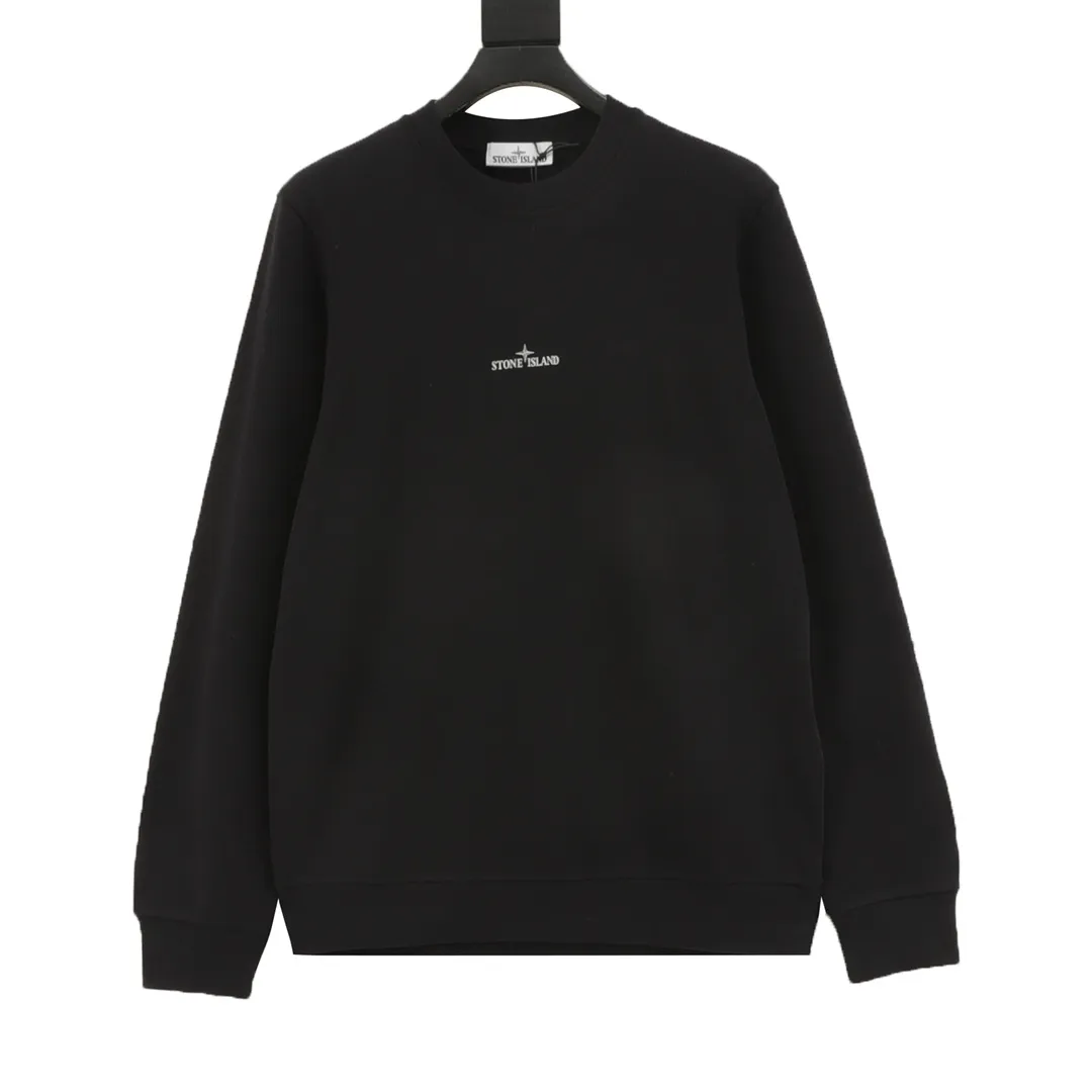 P440 Stone Island 25FW reflective letter round neck sweatshirt is made of high-quality pure cotton fabric, which is not only soft to the touch, without any itch when close to the skin, but also has excellent performance. Moreover, the fabric has been specially treated to be wear-resistant and can still maintain good shape and color after multiple washes. The classic round neck design is simple and elegant, adapting to various face shapes and facial lines. The exquisite stitching on the cuffs and hem demonstrates the brand's ultimate pursuit of details. It is strong and durable and will not easily come off. Size: S-XL